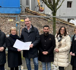 v.l.n.r.: Oberbürgermeister Nino Haase, Finanz- und Bauministerin Doris Ahnen, Geschäftsführer Martin Steffes-Mies, Ortsvorsteher Alper Kömür, ISB-Vorstandsmitglied Sandra Baumbach, Vorstände der Volksbank Alzey-Worms Sabine Hermsdorf und Franz-Josef Thümes