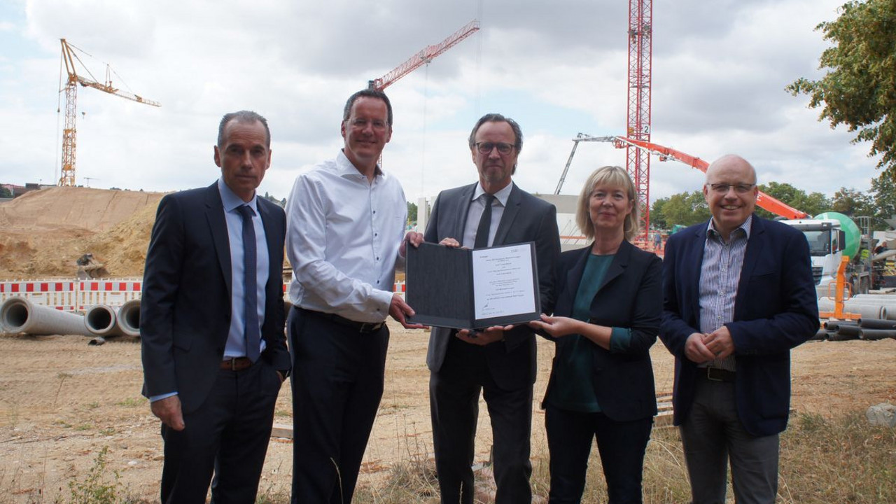 Personengruppe auf einer Baustelle