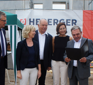 Gruppenfoto auf einer Baustelle