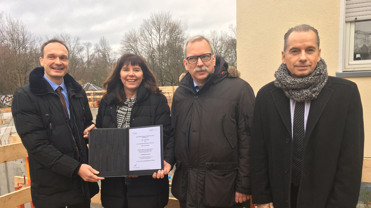 Gruppenfoto auf einer Baustelle