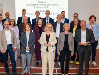 Bündnis für bezahlbares Wohnen und Bauen Foto der Bündnispartnerinnen und -partner