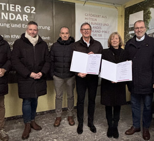 Ministerin Doris Ahnen überreichte gemeinsam mit ISB-Vorstandsmitglied Dr. Ulrich Link den Förderbescheid an die FRD Projekt GmbH.