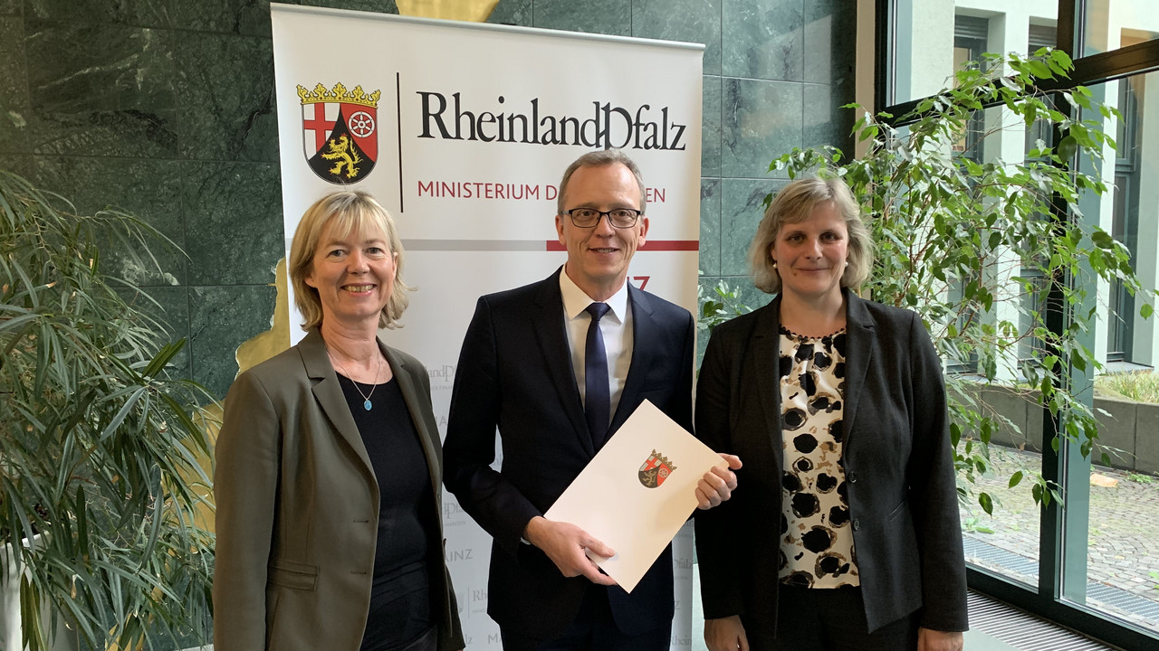 Drei Personen - darunter Finanzministerin Doris Ahnen und Stephan Filtzinger