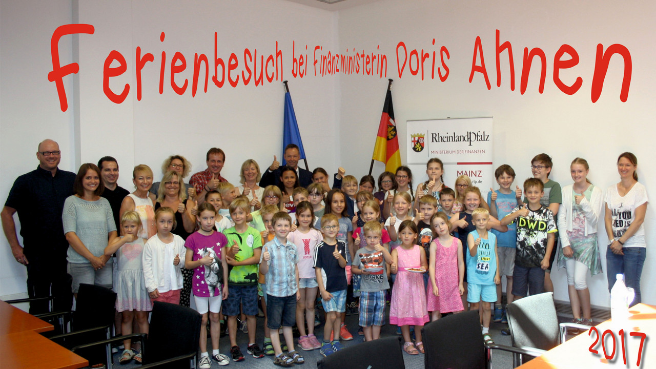 Kindergruppe mit Finanzministerin Doris Ahnen