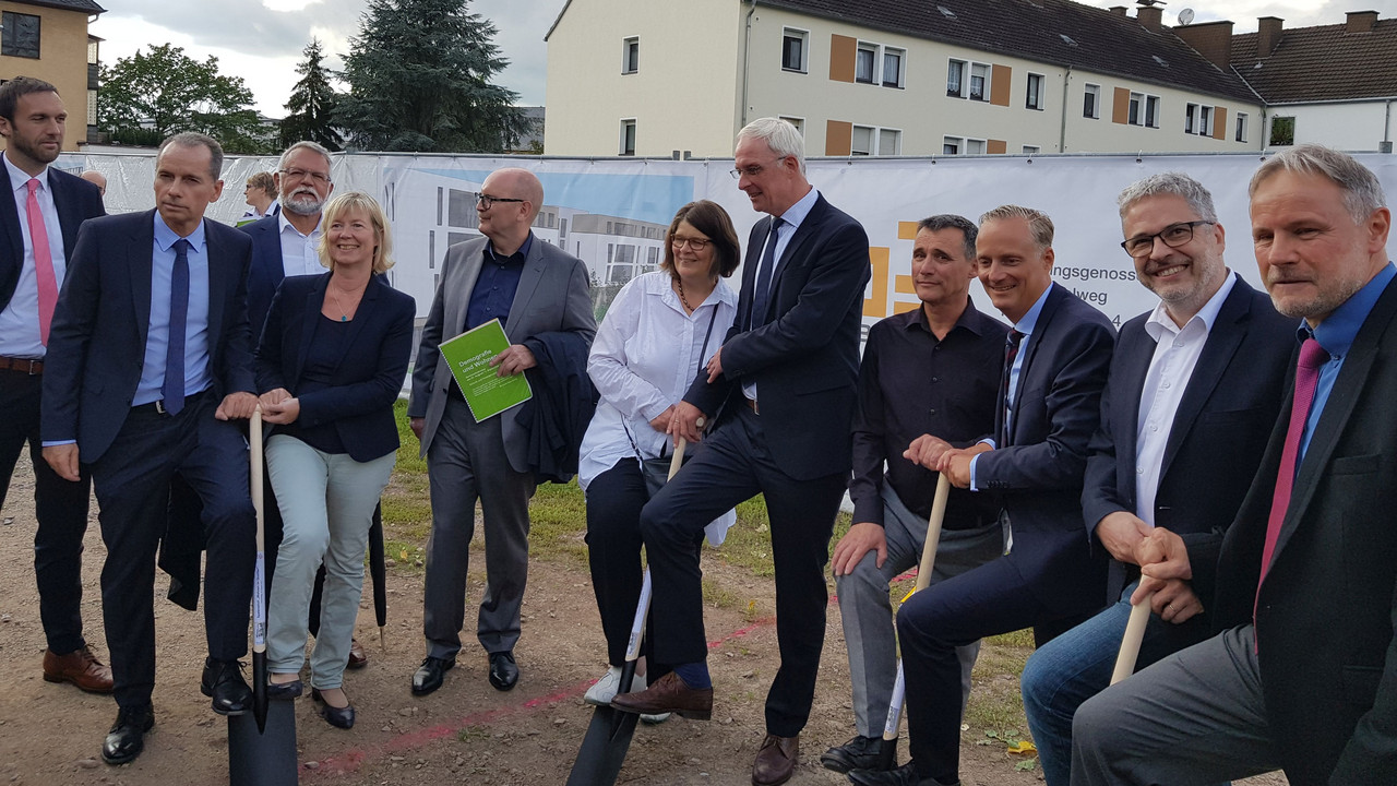 Spatenstich für den Neubau von 37 bezahlbaren Wohnungen in der Thyrsusstraße