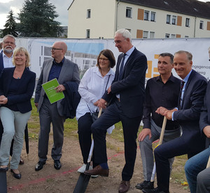 Spatenstich für den Neubau von 37 bezahlbaren Wohnungen in der Thyrsusstraße